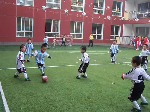 
                                全国幼儿足球活动负面清单发布